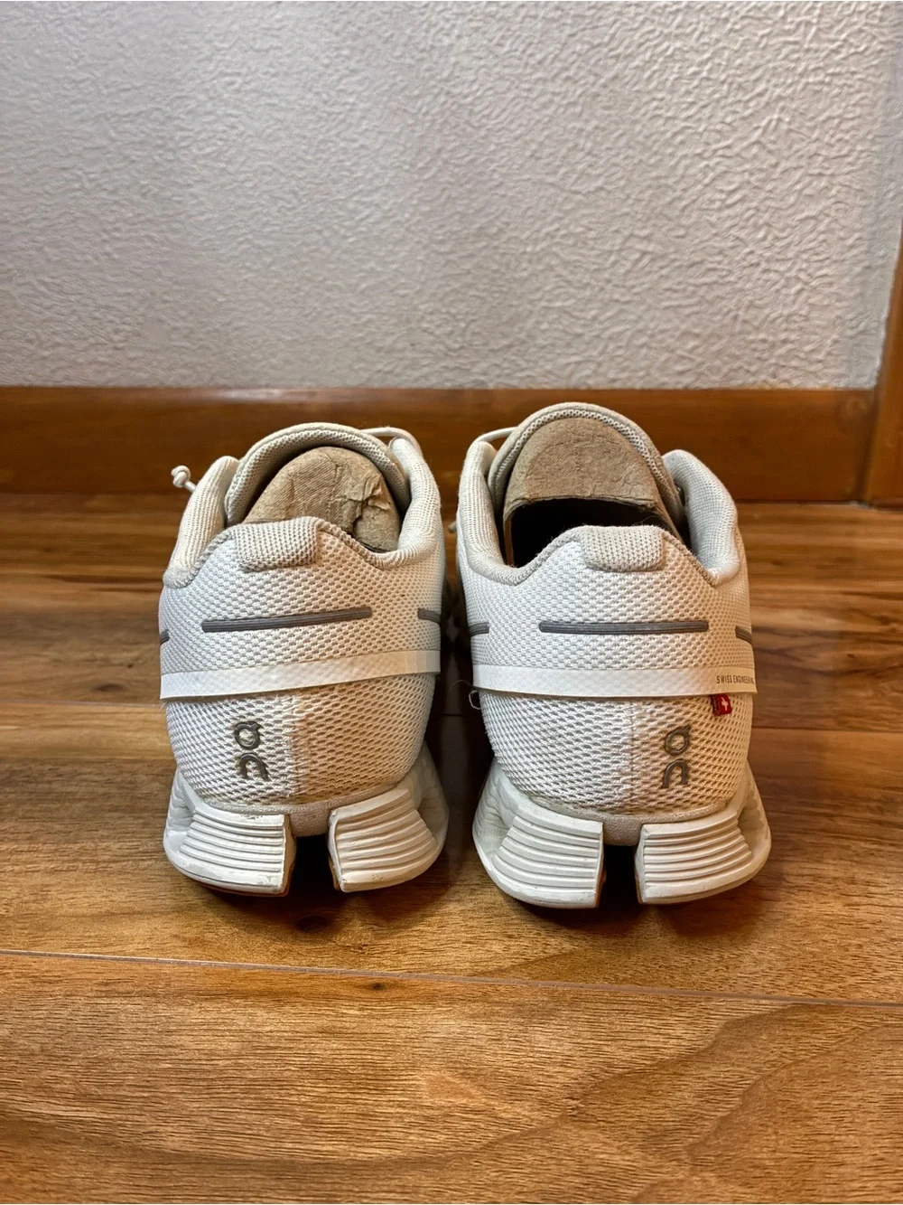 On Cloud 5 Women’s Athletic Running Sneaker Shoes, white/beige - size 8